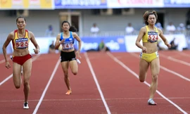 Quách Thị Lan (trái) xuất sắc giành HCB nội dung 400m nữ. Ảnh: VSI