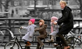 Xe đạp được người dân Hà Lan lựa chọn là phương tiện giao thông phổ biến. Ảnh: Hà Anh