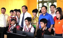 Bàn giao phòng máy tính cho trường PTDTNT ở Điện Biên