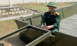 Thiếu úy Dương và sáng kiến giá trượt cho cano, xuồng nhôm lên xuống