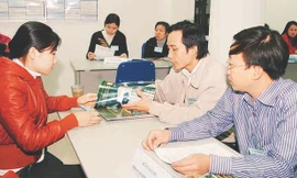 Doanh nghiệp và nhân sự cấp cao vẫn chưa có tiếng nói chung. ảnh: L.N