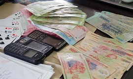 Phá sòng bắt hàng chục con bạc