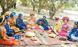 Đờn ca tài tử trong vườn nhãn cổ Bạc Liêu