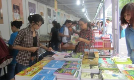 Độc giả trẻ tại không gian sách của Nhã Nam