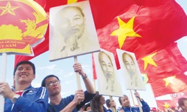 Cờ Tổ quốc rợp trời Festival. Ảnh: Lê xuân sơn