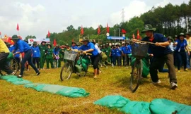 Khí thế hào hùng của chiến dịch Điện Biên năm xưa được tái hiện sinh động tại Hội trại. Ảnh: D.T.T