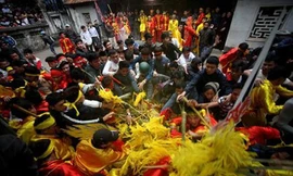 Chen lấn, cướp lộc là không thể chấp nhận