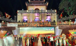 Một tiết mục văn nghệ tại Xuân Quê Hương “Lạc Hồng Vinh Hiển”. Ảnh: Lâm Khánh