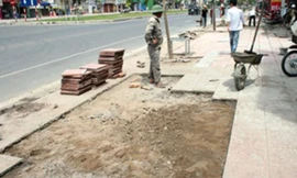 “Cấm cửa” 2 năm với nhà thầu thi công vỉa hè kém chất lượng