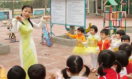 7.600 tỷ và gói tiền nâng thu nhập cho giáo viên mầm non