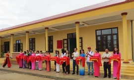 Lễ cắt băng khánh thành ngôi trường mới Cẩm Ly - Cửa Mẹc