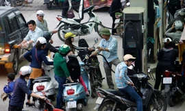 Giá xăng liên tục tăng thời gian qua. Ảnh: Như Ý