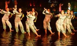 Một tiết mục đêm khai mạc. Ảnh: Ngọc Duyên