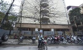 Hiện ngân sách chỉ đầu tư nhà công vụ cho cán bộ, công chức thuê giá rẻ (Ảnh nhà công vụ Hoàng Cầu, Hà Nội). Ảnh: Như Ý