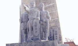 Tượng đài hùng binh Hoàng Sa trên đảo Lý Sơn. Ảnh: nam cường