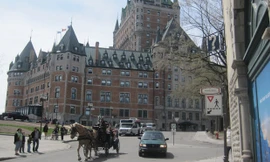  Đi xe ngựa tham quan thành phố Quebec. Ảnh: Hà Anh