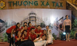 Tấm ảnh kỷ niệm cuối cùng của các bạn trẻ. Ảnh: T.N.A 