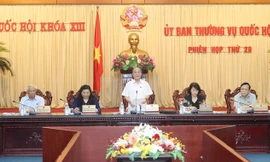 Chủ tịch Quốc hội Nguyễn Sinh Hùng cho rằng những giấy tờ gây phiền hà cho dân cần phải cắt bỏ hết. Ảnh: Nhan Sáng