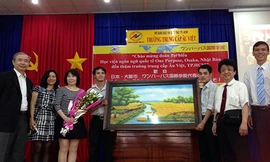 Lãnh đạo Trường Trung cấp Âu Việt và Học viện Ngôn ngữ Quốc tế ONE PURPOSE chụp ảnh lưu niệm