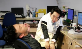 Phở Đặc Biệt mạnh về diễn (hơn là nói) so với các vlogger khác. Một cảnh trong vlog Chuyện công sở