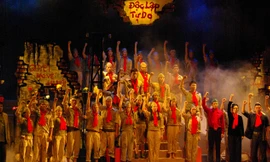 Cảnh trong “Những người con Hà Nội”. Ảnh: Sơn Tùng 