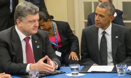 Tổng thống Ukraine (trái) và Tổng thống Mỹ Obama