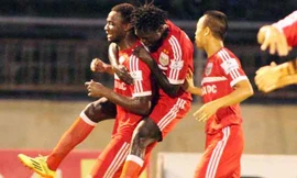 Các cầu thủ Bình Dương tràn đầy cơ hội đăng quang sau khi tận dụng thành công cú sảy chân của Hà Nội T&T để vươn lên ngôi đầu. Ảnh: VSI 