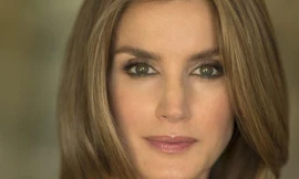 Ngôi sao truyền thông lên ngôi hoàng hậu