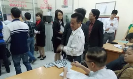 Số người đến làm thủ tục 'sang tên đổi chủ' tăng gấp đôi