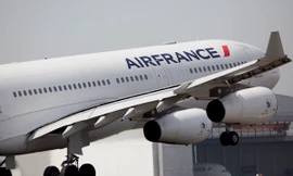 Quên bắt đinh vít máy bay