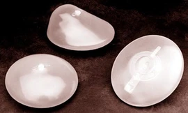 Tai biến vì bị lừa bơm silicon vào ngực