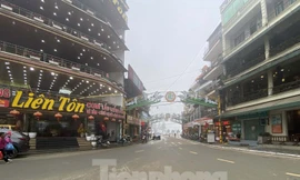 Sa Pa ngày 26/2, tại quảng trường trung tâm thị xã vắng bóng người qua lại.