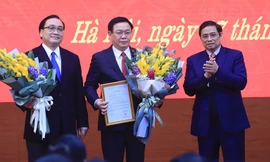 Ông Vương Đình Huệ trong ngày nhậm chức Bí thư Thành ủy, Trưởng đoàn ĐBQH Hà Nội. 