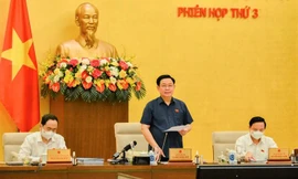 Chủ tịch Quốc hội Vương Đình Huệ phát biểu tại phiên họp.