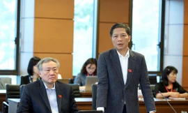 Bộ trưởng Công Thương Trần Tuấn Anh phát biểu tại phiên thảo luận tổ sáng 2/11. Ảnh Như Ý