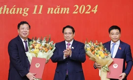 Thủ tướng trao quyết định bổ nhiệm cho hai tân bộ trưởng