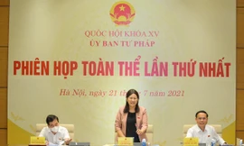Chủ nhiệm Uỷ ban Tư pháp Lê Thị Nga chủ trì phiên họp toàn thể lần thứ nhất
