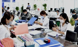 Đề xuất chất vấn việc sắp xếp bộ máy, cải cách tiền lương, công chức nghỉ việc 