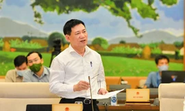 Bộ trưởng Tài chính Hồ Đức Phớc giải trình tại phiên họp Uỷ ban Thường vụ Quốc hội