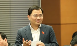 Đại biểu Quốc hội, Bí thư thứ nhất T.Ư Đoàn Nguyễn Anh Tuấn tại phiên thảo luận. Ảnh: Như Ý