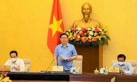 Chủ tịch Quốc hội Vương Đình Huệ phát biểu tại phiên họp Uỷ ban Thường vụ