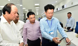 “Quyết liệt, kịp thời, hiệu quả, thực chất” là 8 chữ Thủ tướng dành tặng cho Tổ công tác của Thủ tướng Chính phủ. Ảnh VGP