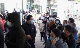 Tổng Liên đoàn đề nghị Bộ Y tế bỏ bớt thủ tục, không để ‘chật vật xin giấy xác nhận F0’