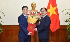 Bổ nhiệm Thư ký Bộ trưởng giữ chức Chánh Văn phòng Bộ Ngoại giao