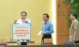 Tưởng niệm các chiến sĩ hy sinh, nạn nhân thiệt mạng, quyên góp ủng hộ người dân thiệt hại do bão lũ