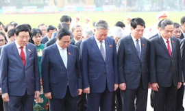Lãnh đạo Đảng, Nhà nước và các đại biểu Quốc hội vào Lăng viếng Chủ tịch Hồ Chí Minh