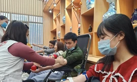 Lê Phương Thảo, sinh viên Trường Đại học Hùng Vương tham gia hiến máu. Em cho biết, tới đây sẽ tiếp tục tham gia hoạt động ý nghĩa này