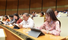 Làm rõ thực trạng lương không đủ sống, điện tăng giá, cán bộ sợ sai