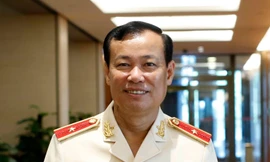 Thiếu tướng Lê Tấn Tới, Thứ trưởng Bộ Công an được giới thiệu để bầu Uỷ viên Uỷ ban Thường vụ Quốc hội. Ảnh Như Ý