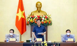 Chủ tịch Quốc hội Vương Đình Huệ phát biểu tại phiên họp Uỷ ban Thường vụ